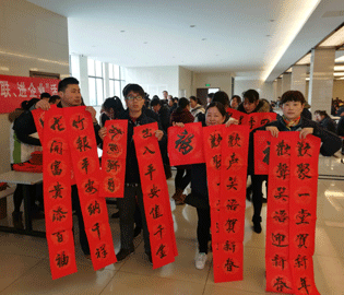 春聯(lián)賀“春”年味醇厚 弘揚傳統(tǒng)“?！睗M協(xié)昌